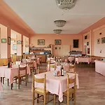 Caesar Fronte Mare In Centro Di 3* Milano Marittima