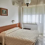 Caesar Fronte Mare In Centro Di Milano Marittima