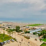 Caesar Fronte Mare In Centro Di 3* Milano Marittima