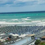 Caesar Fronte Mare In Centro Di Hotel 3*