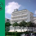 Caesar Fronte Mare In Centro Di Milano Marittima