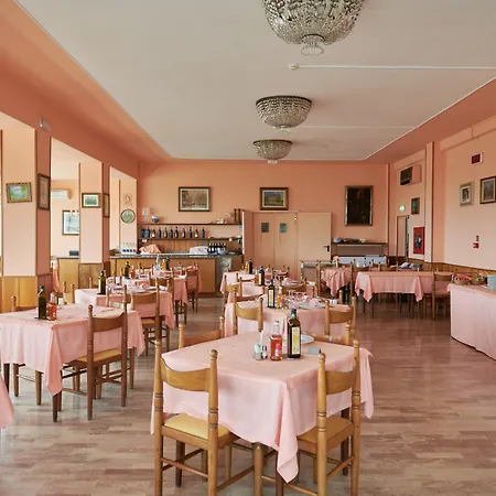 Caesar Fronte Mare In Centro Di 3* ميلانو ماريتيما