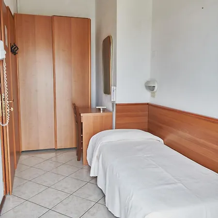 فندق Caesar Fronte Mare In Centro Di 3*