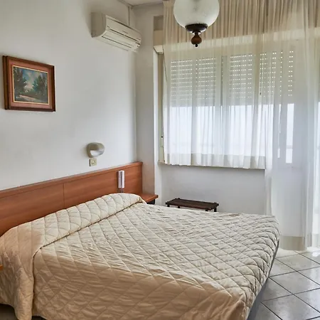Caesar Fronte Mare In Centro Di ميلانو ماريتيما