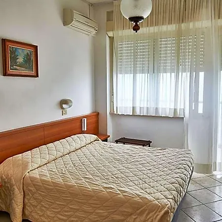 Caesar Fronte Mare In Centro Di מלון 3*