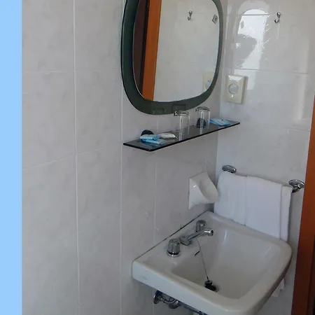 Caesar Fronte Mare In Centro Di Hotel 3*